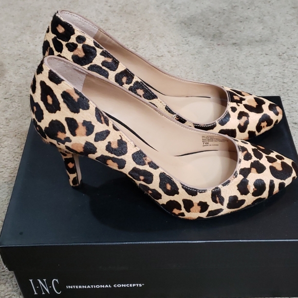 Shoes - Picture 4 of 5